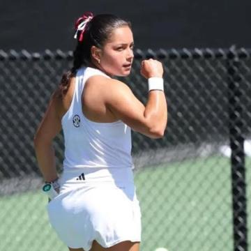 Contundente debut: Lucciana Pérez avanzó a octavos en el W35 de San Gregorio