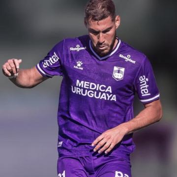 ¿Se muda a La Florida? Saravia no continuará en Defensor Sporting y podría llegar a Cristal