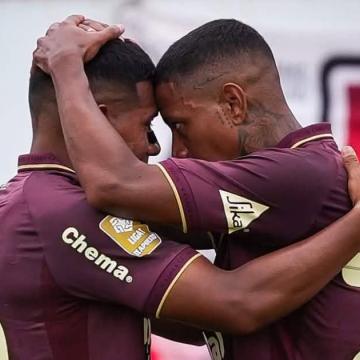 Flores: "Somos la 'U' y estamos jugando cada partido como si fuera una final"