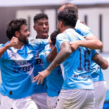 (VIDEO | FOTOS) Cristal se impuso por 4-2 a Comerciantes Unidos y sigue de líder