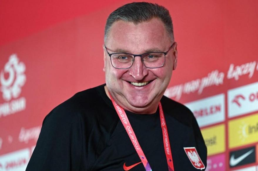 DT de Polonia: "Los equipos que no han defendido bien ya están en casa viendo los partidos del Mundial por televisión"