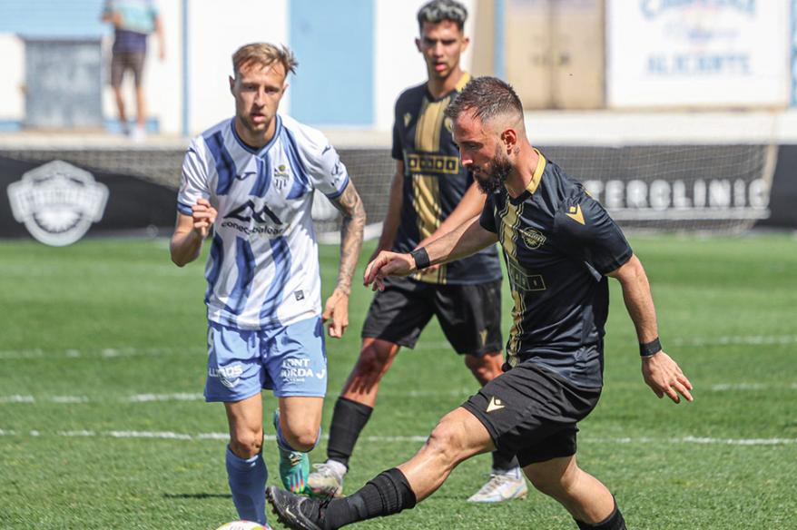 Con Burlamaqui, Intercity salvó un agónico empate ante Atlético Baleares