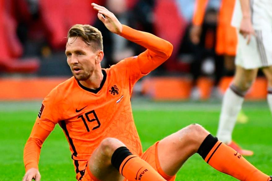 Luuk de Jong anunció que no volverá a jugar en su Selección