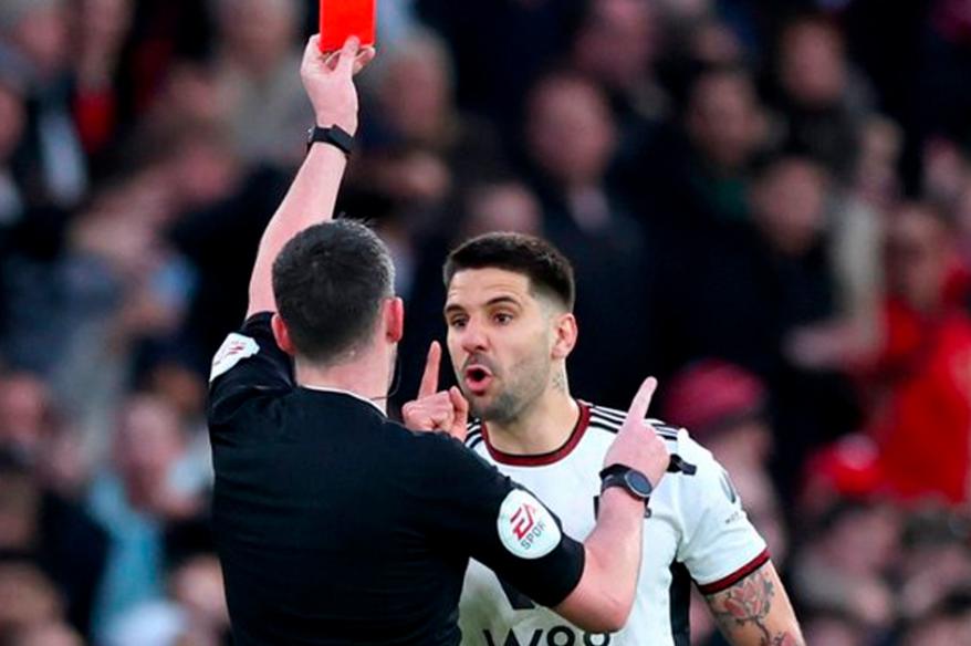 Alexander Mitrovic se perderá 8 partidos tras agredir a árbitro en Inglaterra