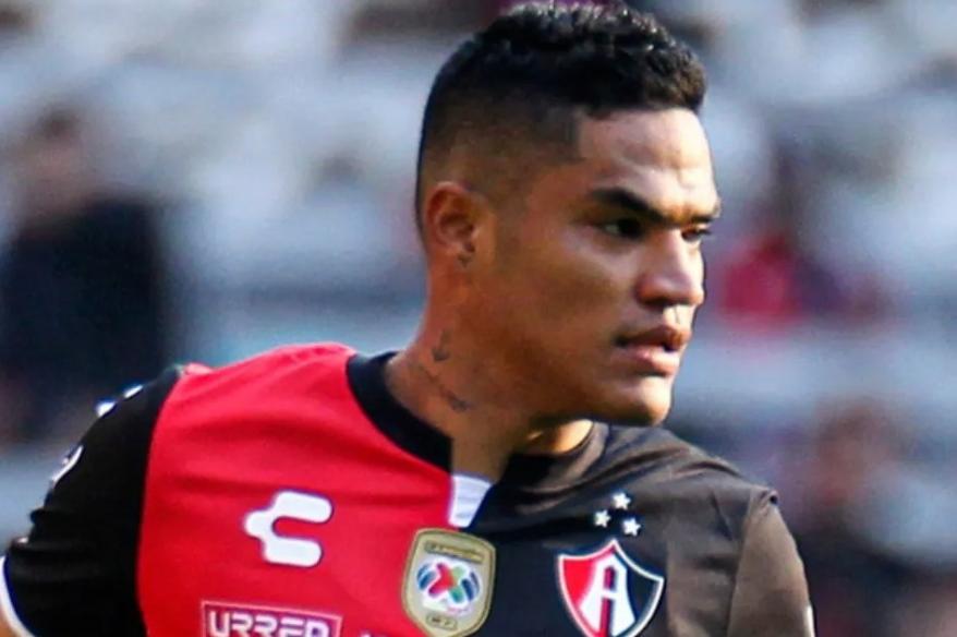 Santamaría fue titular en empate de Atlas