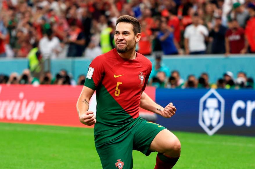 Raphael Guerreiro firmará con el Bayern Múnich hasta el 2026