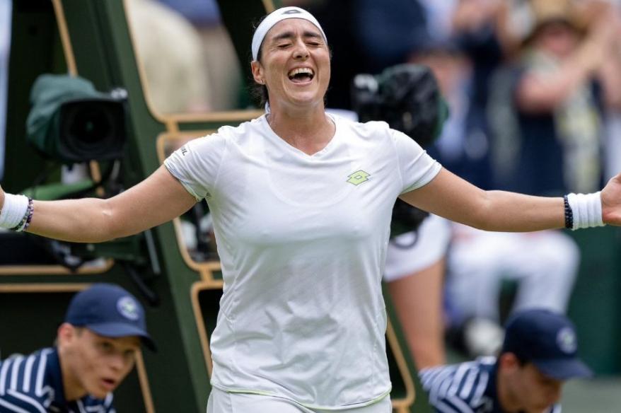 Jabeur y Vondrousova clasificaron a la final de Wimbledon
