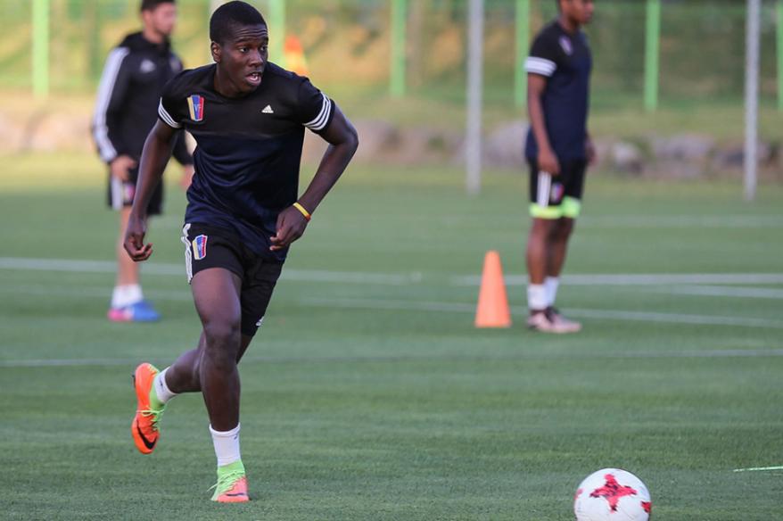 Competencia para Guerrero: Jan Hurtado reforzará a LDU