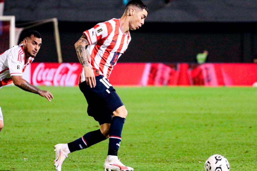 ¡Duro golpe! Almirón no pudo ante Gallese y terminó lesionado