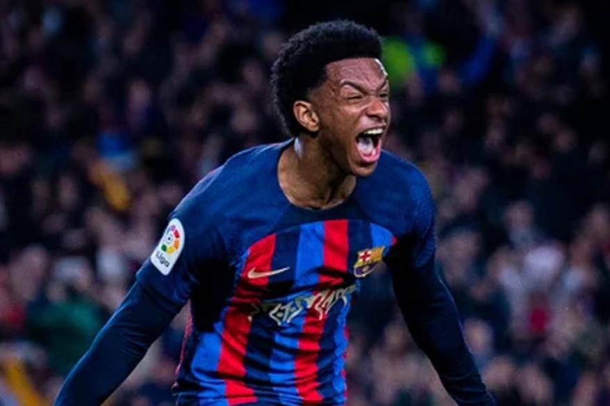 Barcelona anunció renovación de Balde hasta el 2028