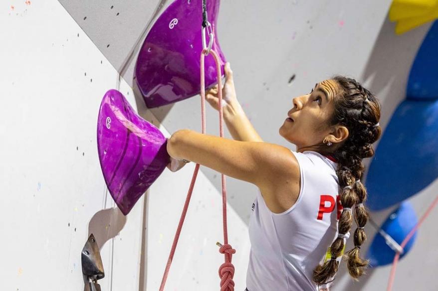 Sofía Herrera clasificó a Santiago en modalidad de Boulder y Lead en Escalada