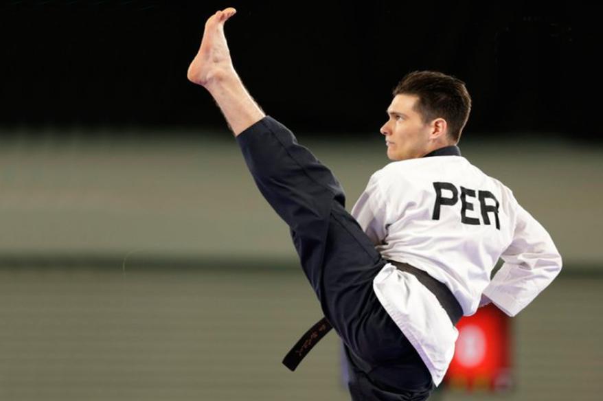 ¡La primera medalla! Hugo del Castillo se colgó la presea de bronce en Taekwondo
