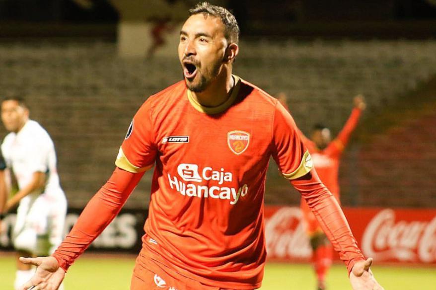 Escobar: "En Perú respetar a los mayores que han ido al Mundial, en Chile hay críticas a los referentes"