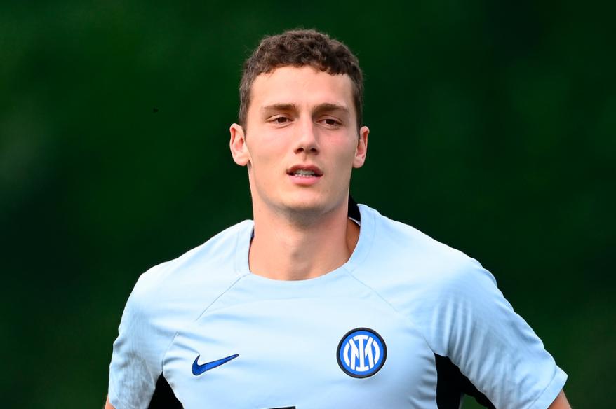 Pavard cayó lesionado y será baja en el Inter de Milán