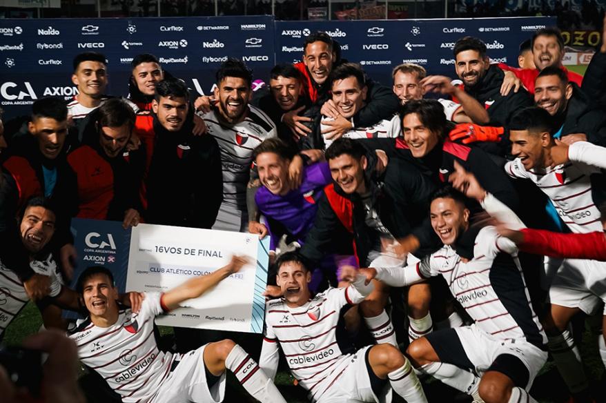 Colón debutó con triunfo y avanzó en la Copa Argentina