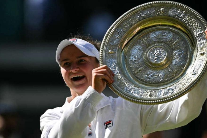 ¡Nueva reina de Wimbledon! Checa Krejčíková venció a italiana Paolini en la gran final