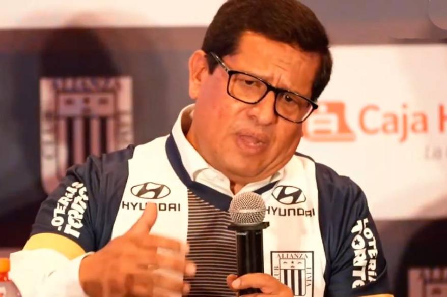 Solís: "Hinchas de Alianza Lima podrán tener tarjetas personalizadas de Caja Huancayo"