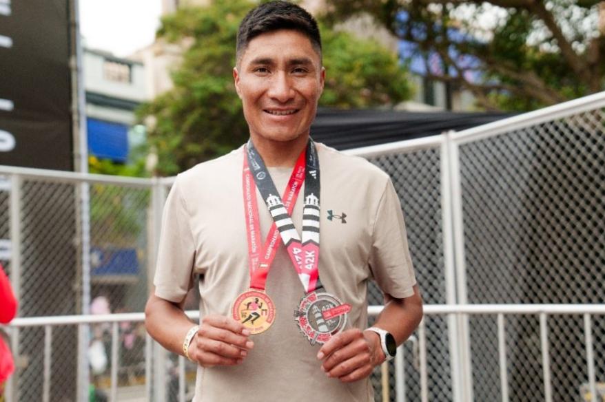 Peruano Walter Nina finalizó segundo en la Maratón de Lima 2025