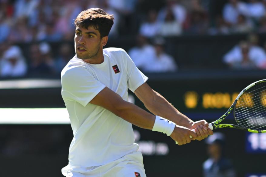 ¡En cinco sets! Alcaraz se estrenó en Wimbledon con sufrido triunfo ante Fognini