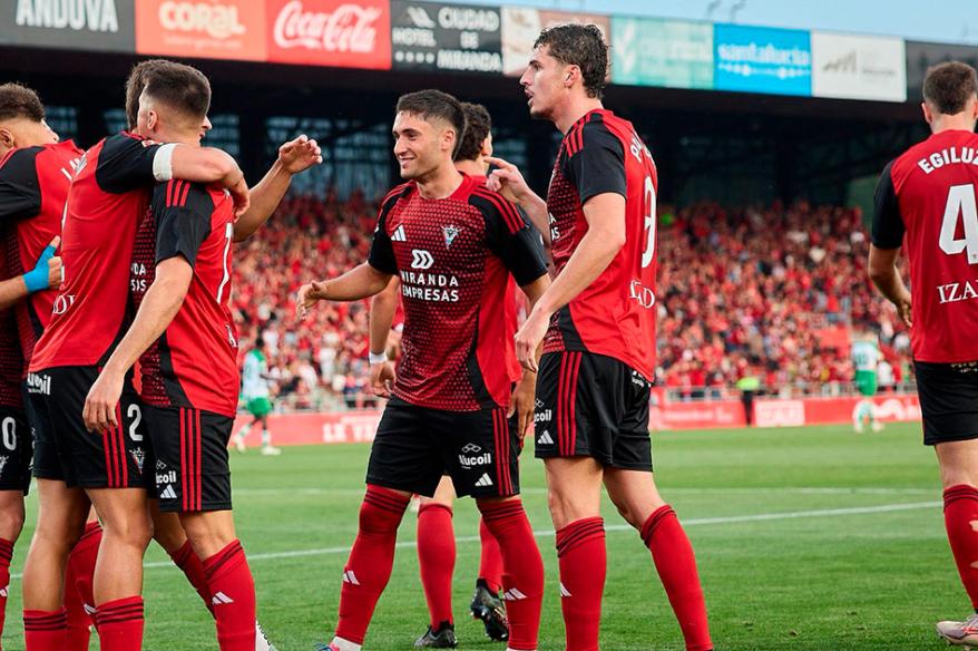 Mirandés goleó a Racing y buscará su primer ascenso a primera división de España