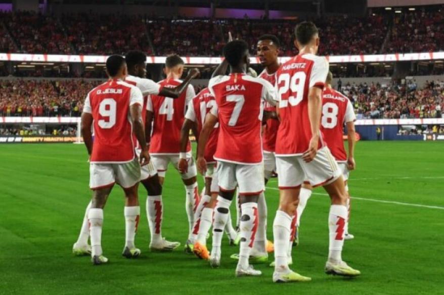 Arsenal goleó 3-0 a Slavia Praga y lidera su grupo en la Champions League