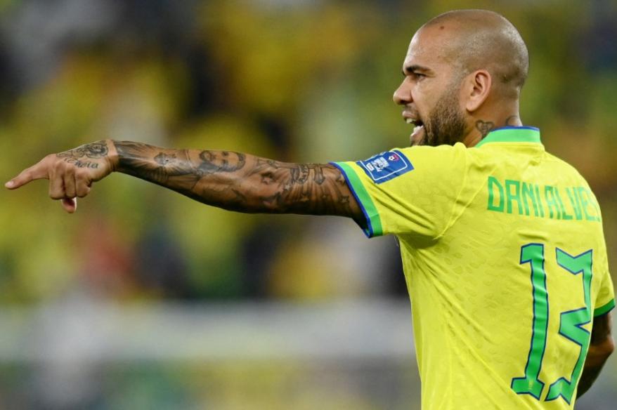 Dani Alves podría regresar al fútbol