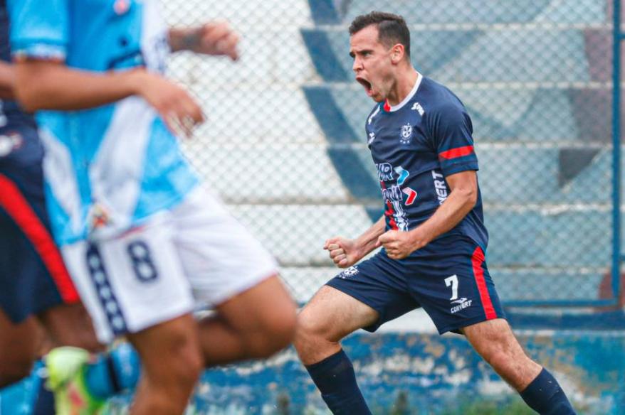 Héctor Bazán es nuevo futbolista de Juan Pablo II