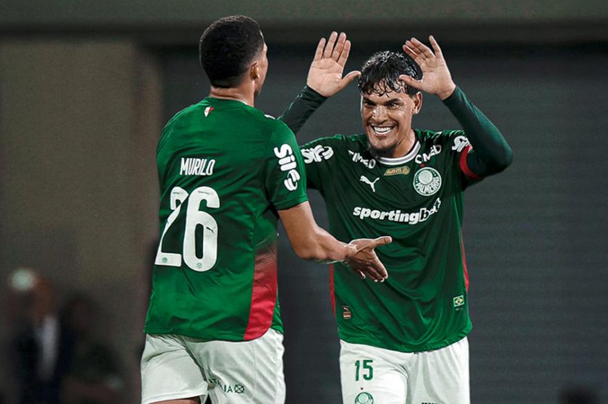 Palmeiras goleó a Vitória para sumar su primer triunfo en el Brasileirao