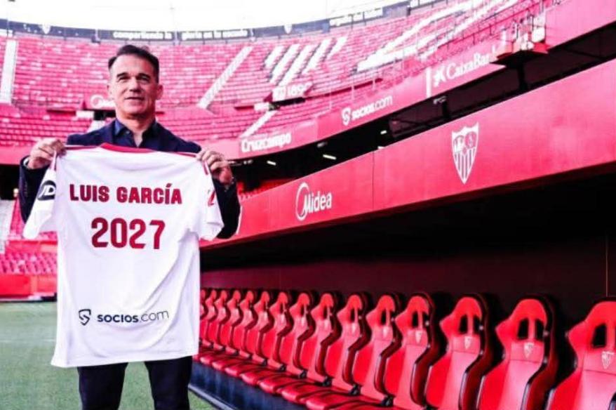 Sevilla oficializó a Luis García Plaza como su nuevo entrenador