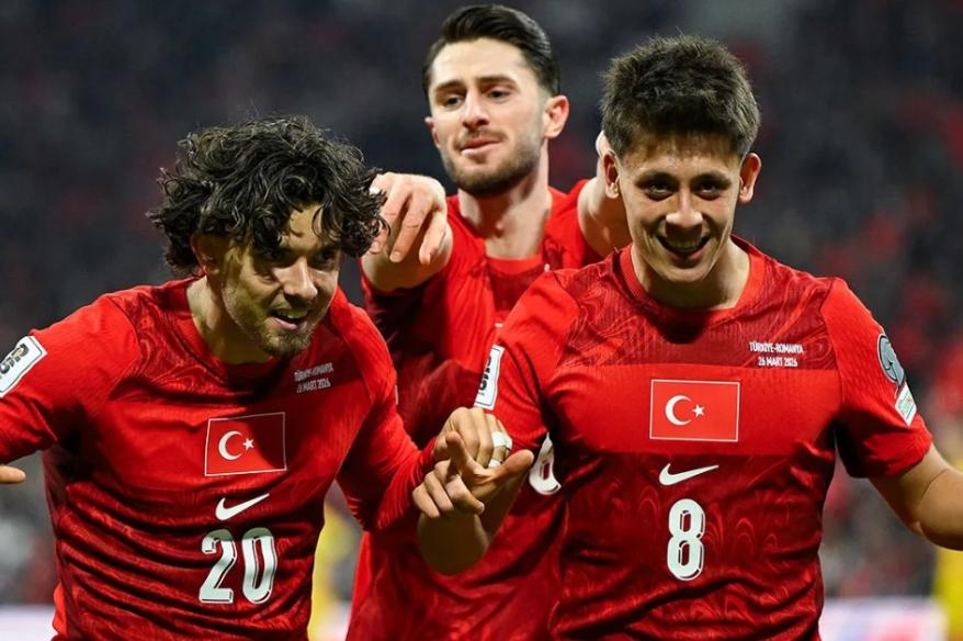 Turquía venció a Rumania y quedó a un triunfo del Mundial