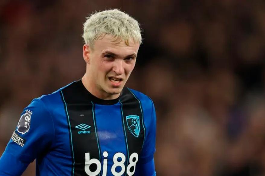 Bournemouth aparta a Álex Jiménez tras polémica por presuntos chats con menor de edad