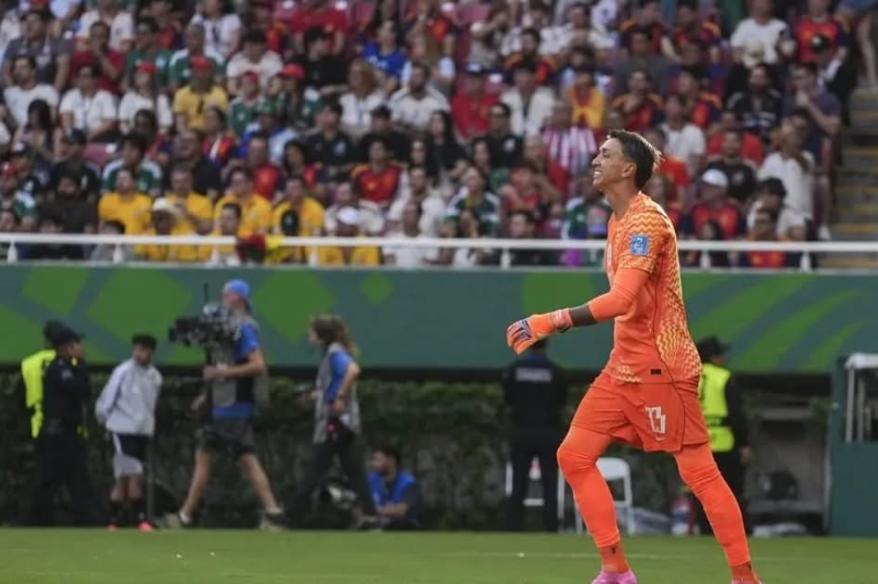 Muslera: "Nunca imaginé estar sufriendo tanto por este deporte"