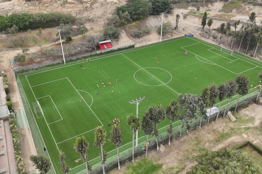 Cancha escolar con certificación FIFA se consolida como referente para formación deportiva