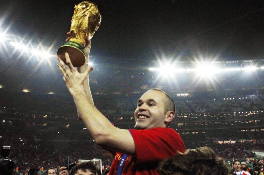 Iniesta: "España tiene que ser fiel a lo que es y no obsesionarse con Messi"
