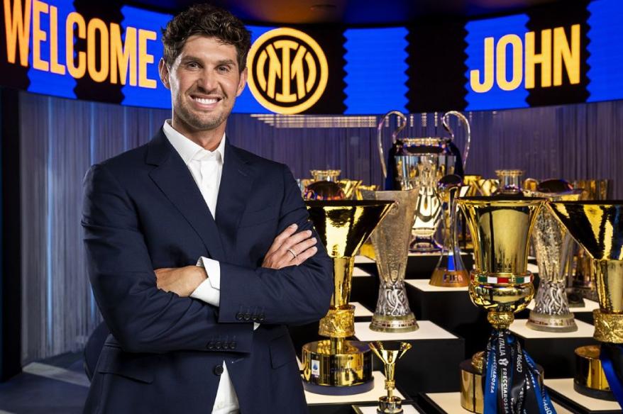 Inter de Milán reforzó su defensa con Stones