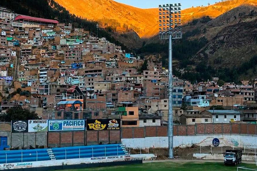 Estadio Unión Tarma culminó instalación de sistema de iluminación