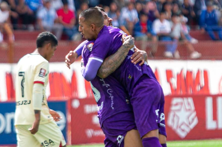 Vilca: "Feliz por el triunfo, pero el campo sintético quemaba demasiado, no se podía jugar"