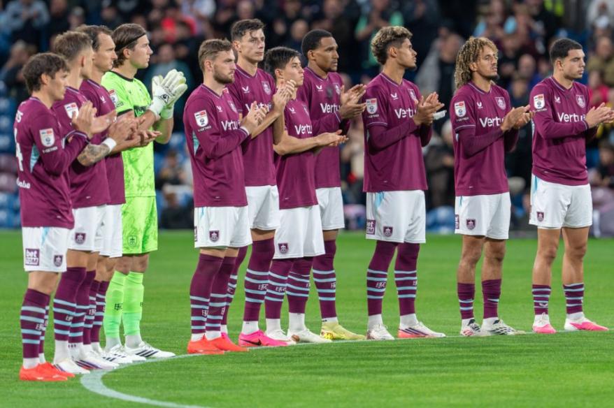 Sonne fue titular en empate de Burnley