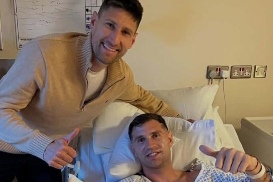 'Dibu' Martínez estará 40 días fuera de las canchas tras ser operado de la mandíbula