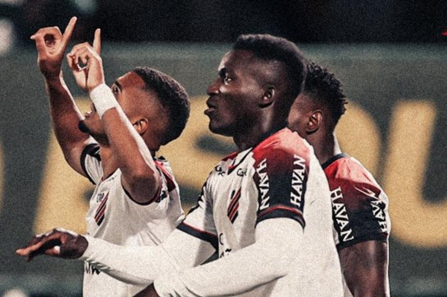 Paranaense goleó a Chapecoense en el Brasileirao