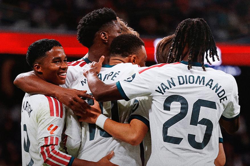 Real Madrid goleó 4-1 a Sevilla para seguir cerca de la cima de La Liga