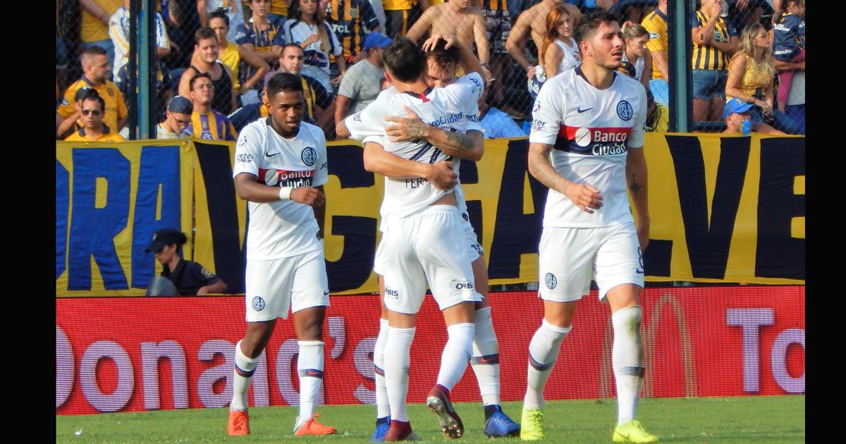 San Lorenzo celebra el único gol ante Rosario Central