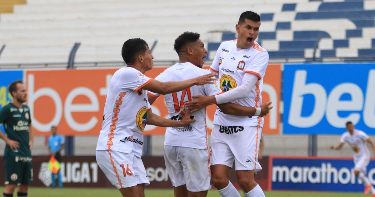 ¡Autogol! Velarde anotó en arco propio en el Universitario vs. Ayacucho FC | VIDEO