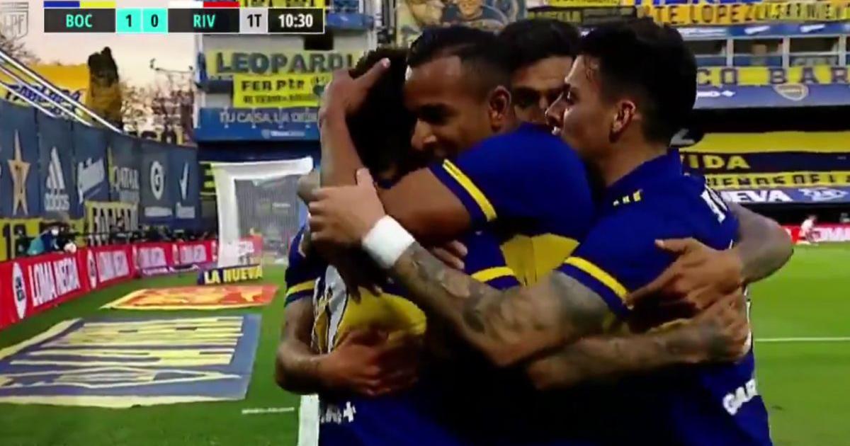 ¡Golazo en La Bombonera! Carlos Tévez y la 'palomita' para el 1-0 de Boca Juniors sobre River Plate | VIDEO