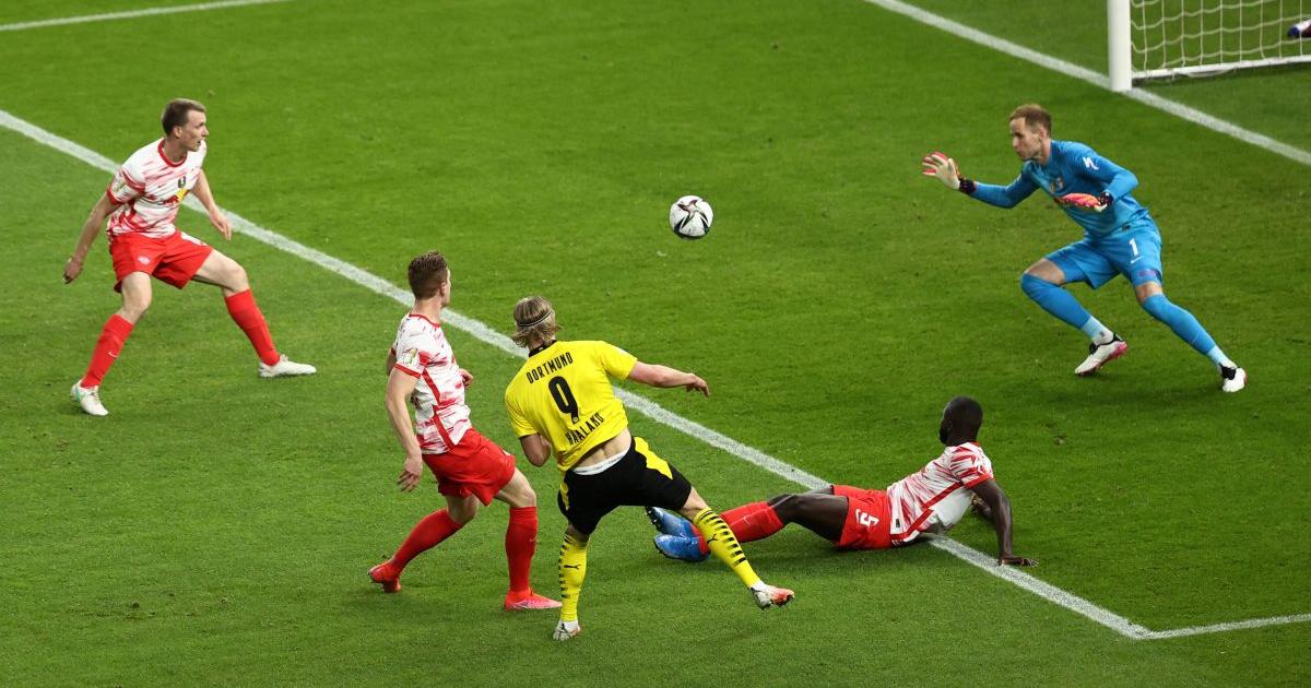 ¡Una muralla! Haaland y el golazo para el 2-0 del Dortmund por la final de la DFB Pokal | VIDEO