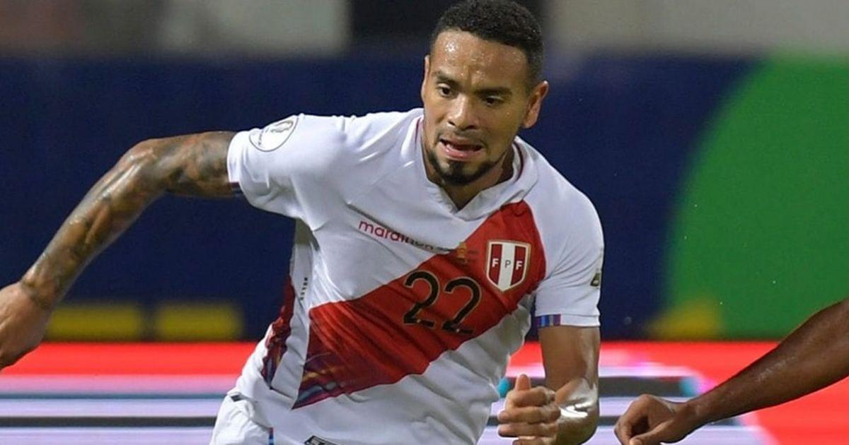 Alexander Callens sufrió lesión en el Perú vs. Venezuela y tuvo que ser destituido | VIDEO