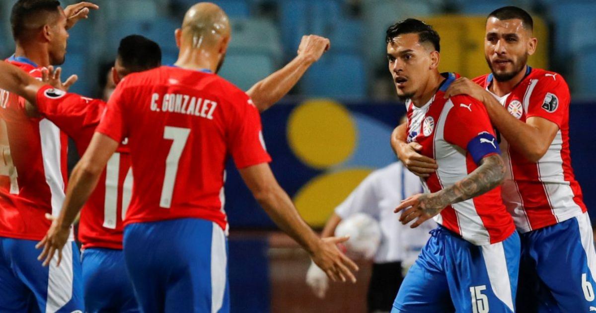 ¡Enloqueció! Gustavo Gómez vio la tarjeta roja y se le fue encima al árbitro en el Perú vs. Paraguay | VIDEO