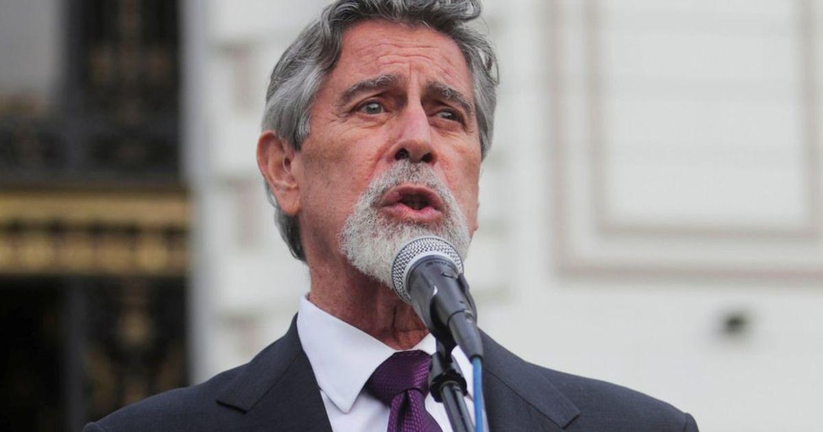 Francisco Sagasti: "La bandera que les he entregado simboliza el amor a la patria"