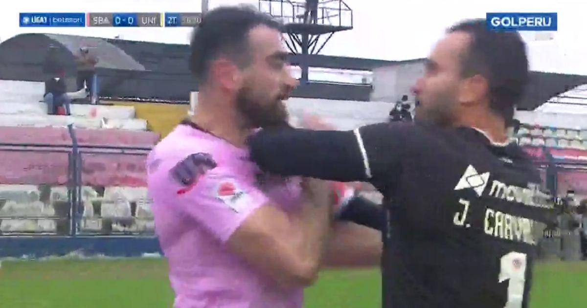 Carvallo y Nungaray fueron expulsados tras protagonizar pelea en el U vs. Sport Boys | VIDEO