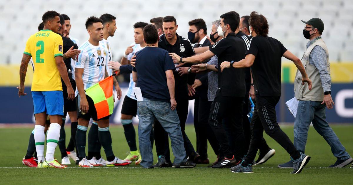 ¡Escándalo! Delegados sanitarios intervinieron en el Brasil vs. Argentina a jugadores de la Premier